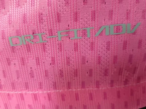 Nuova maglia FC Barcelona rosa 2025-2026 materia