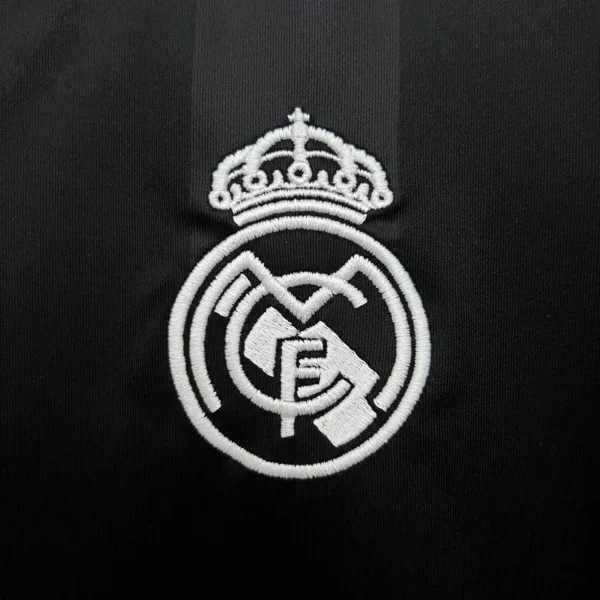 Nuova maglia Real Madrid Nera 2025-2026 stemma