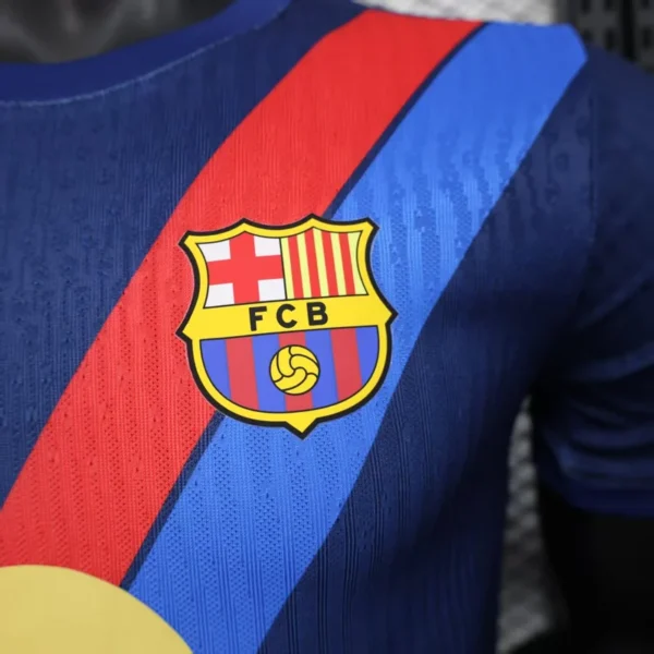 Maglia FC Barcelona Blu 2025-2026 stemma