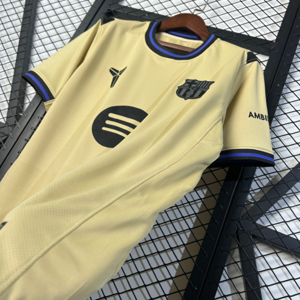 Maglia FC Barcelona Pedri 2025-2026. lñaterale
