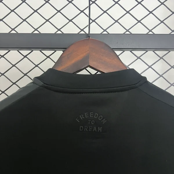 Maglia Inter Miami Messi 2025-2026 collo anteriore