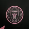 Maglia Inter Miami Messi 2025-2026 stemma