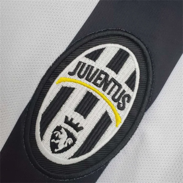 Maglia Juventus Pirlo 2014-2015 stemma-1