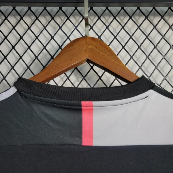 Maglia Juventus Ronaldo 2019-2020 collo anteriore