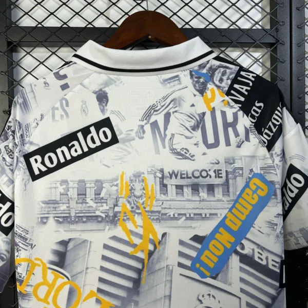 Maglia Real Madrid 2025-2026 Storia scollo anteriore