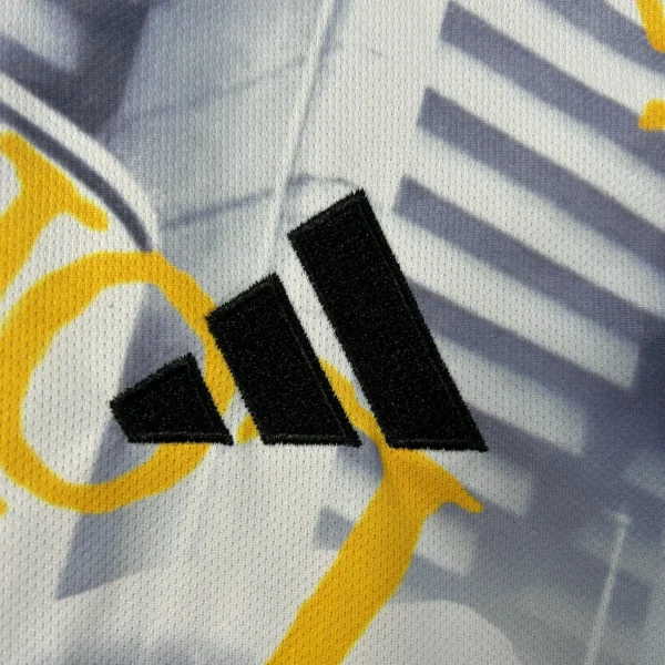 Camiseta Real Madrid 2025-2026 Historia logo