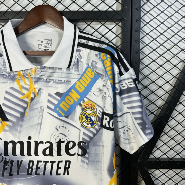 Maglia Real Madrid 2025-2026 Storia manica