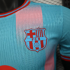 Maglia azzurra FC Barcelona 2025-2026 stemma