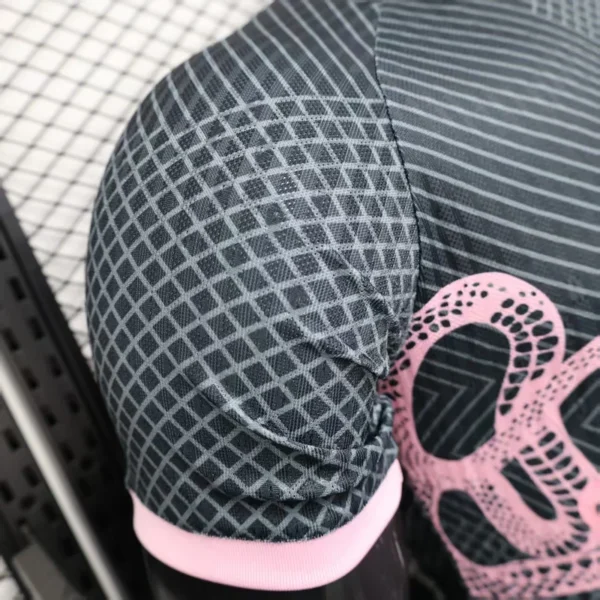 Maglia nera Inter Milano serpente 2025-2026 spalla 2