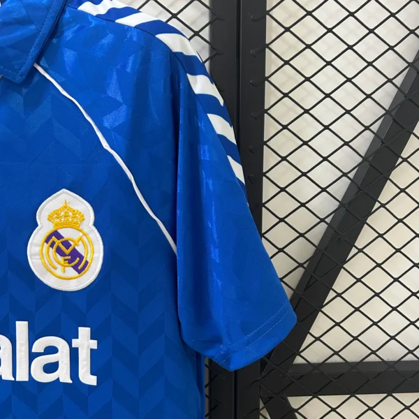 Maglia retrò Real Madrid blu 1986-1988 spalla