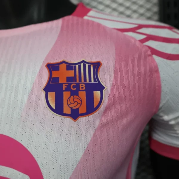 Maglia rosa FC Barcellona 2025-2026 stemma