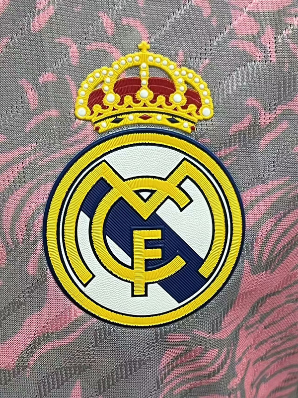 Maglia rosa Real Madrid 2025-2026 Dragon stemma