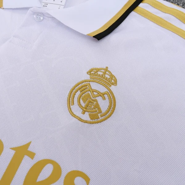 Nuova Maglia Bianca Real Madrid 2025-2026 stemma