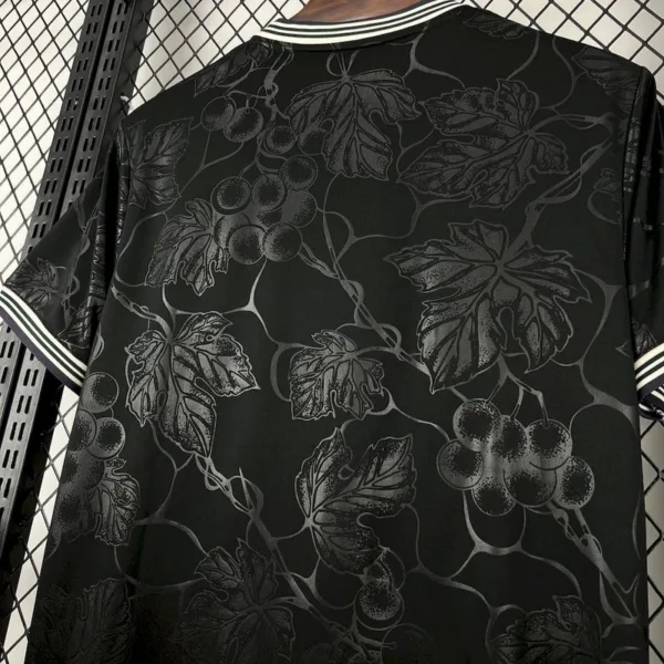 Nuova maglia Juventus nera 2025-2026 collo anteriore