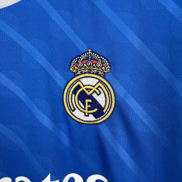 Nuova maglia Real Madrid 2025-2026 blu stemma