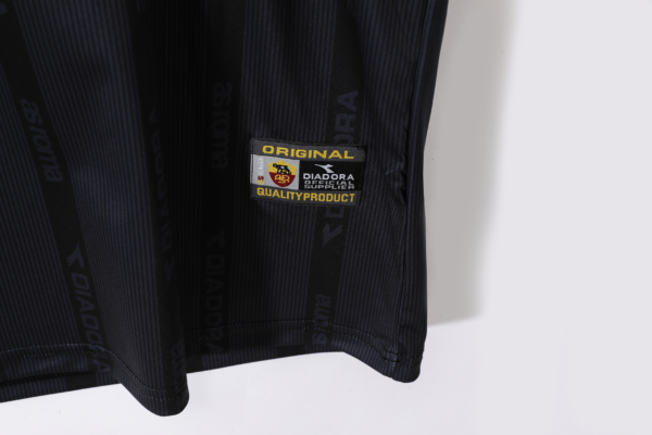 Maglia nera retrò AS Roma 1999–2000 etichetta