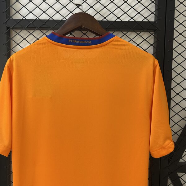 Maglia retro FC Barcelona arancione 2006-2007 collo anteriore