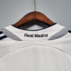 Camiseta retro Real Madrid blanca 2006-2007 manga larga cuello anterior