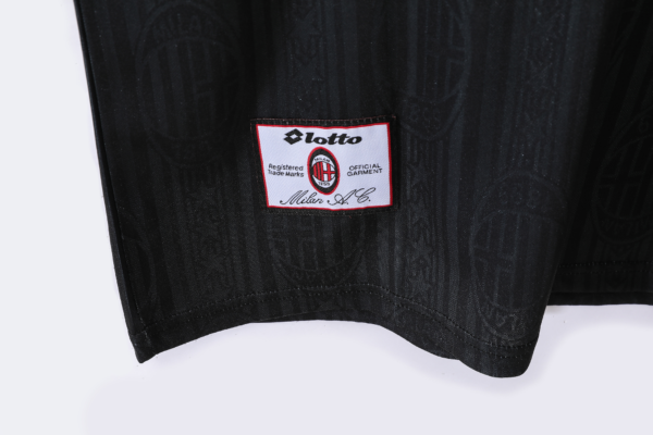 Maglia retro nera AC Milan 1997-1998 etticheta-1