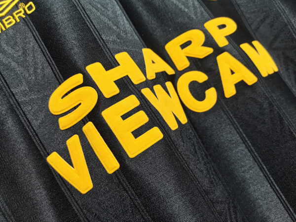 Maglia retro nera Manchester United a maniche lunghe 1993-1994 petto