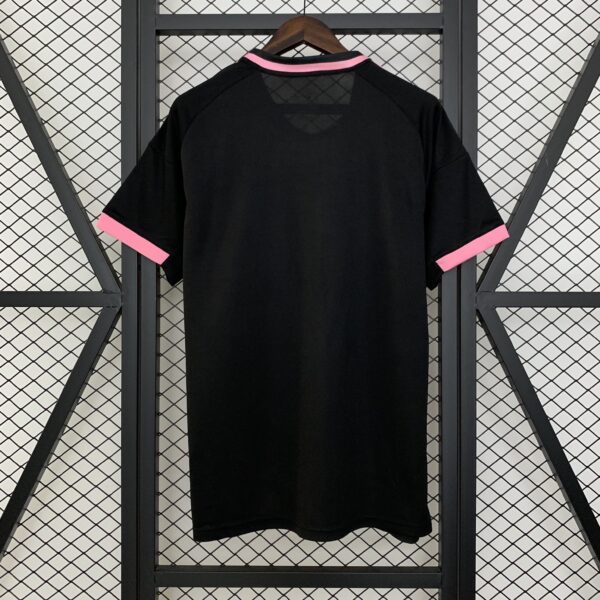 maglia serpente rosa Real Madrid 2025-2026 con numero