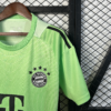 Maglia verde Bayern Monaco 2025-2026 spalla