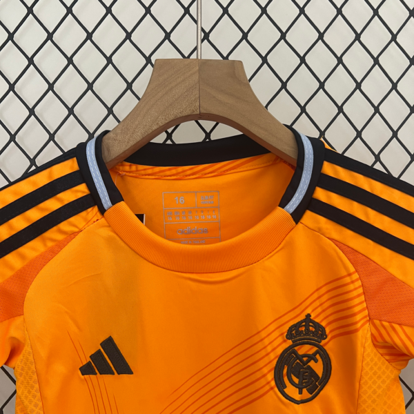 Conjunto bambino arancione Real Madrid 2024-2025 colletto