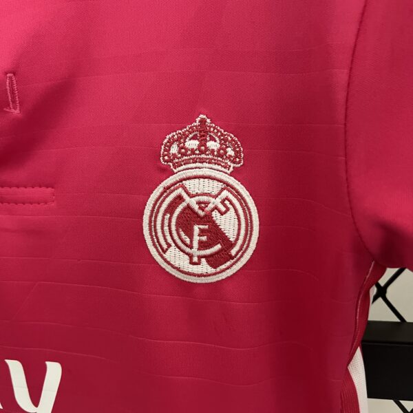 Conjunto rétro bambino rosa Real Madrid 2014-2015 stemma