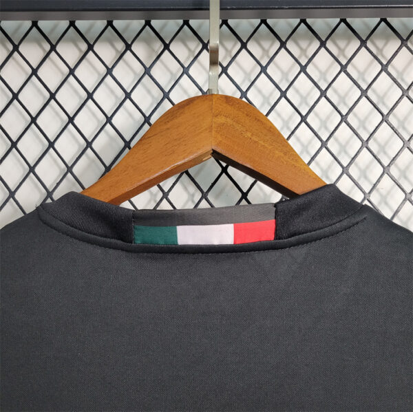 Maglia Retro AC Milan 2016-2017 colletto anteriore