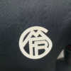 Maglia Bayern Monaco nera 2025-2026 stemma