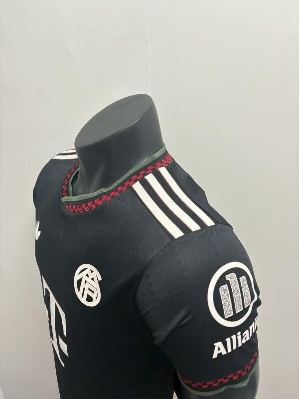 Maglia Bayern Monaco nera 2025-2026 manica
