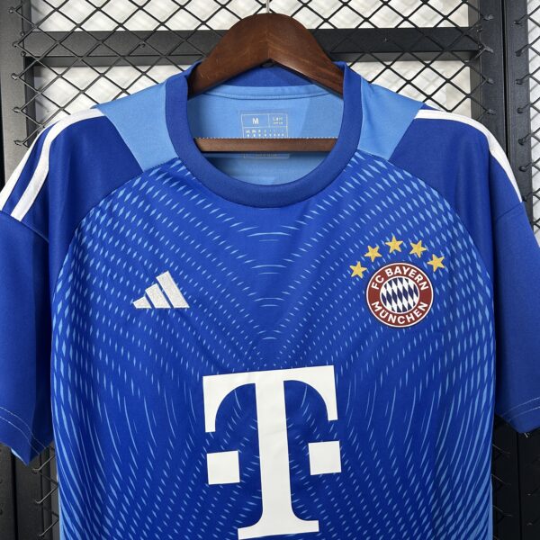 Maglia blu Bayern Monaco 2025-2026 collo