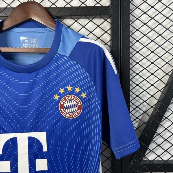 Maglia blu Bayern Monaco 2025-2026 manica