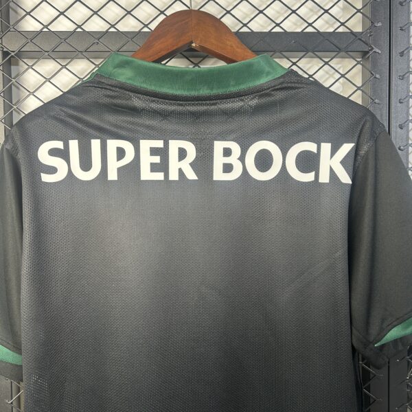 Maglia nera Sporting Lisbona 2025-2026 collo anteriore