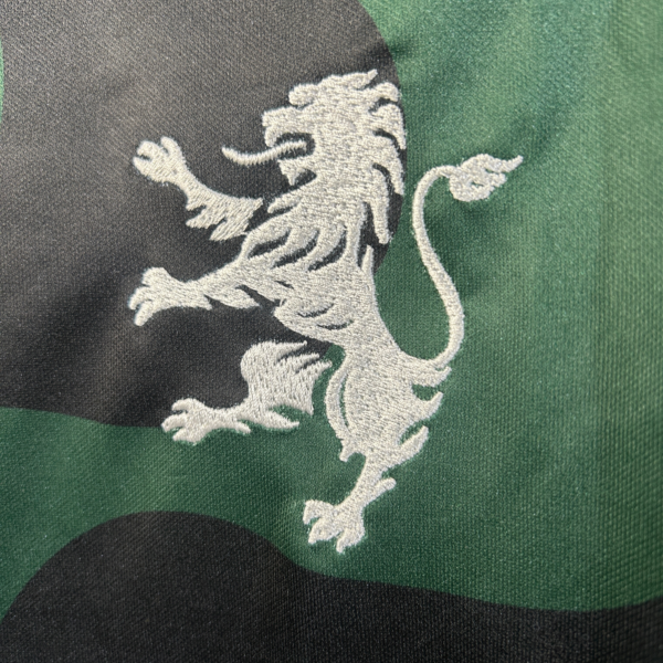 Maglia nera Sporting Lisbona 2025-2026 stemma