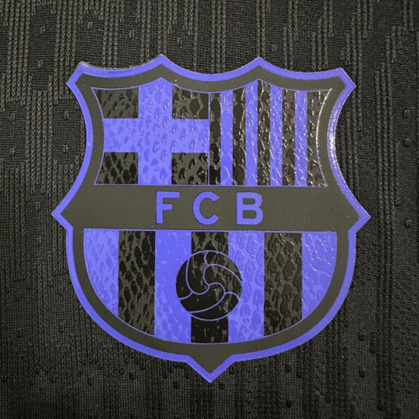 Maglia nera FC Barcellona 2025-2026 stemma