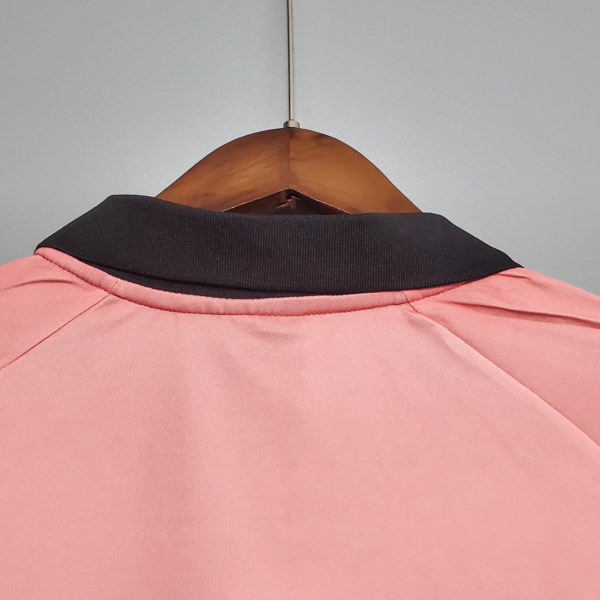 Maglia retro rosa Juventus 1997-1998 colletto anteriore
