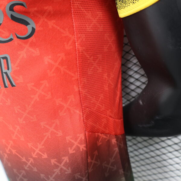 Maglia rossa AC Milan 2025-2026 laterale