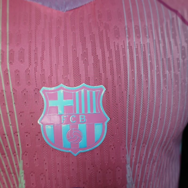 Maglia rosa FC Barcelona 2025-2026 stemma