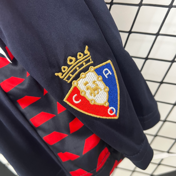 Completo bambino Osasuna rosso 2025-2026 stemma p