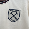 Maglia beige West Ham 2025-2026 stemma