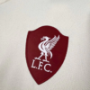 Maglia bianca Liverpool manica lunga 2025-2026 stemma