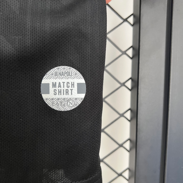 Maglia nera Napoli 2025-2026 etichetta