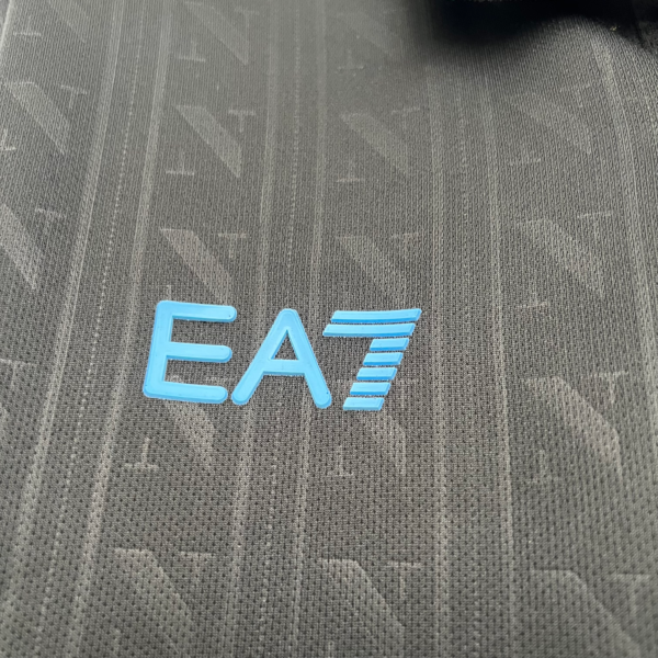 Maglia nera Napoli 2025-2026 logo