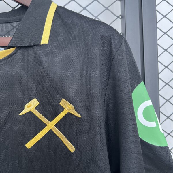 Maglia nera West Ham 2025-2026 stemma