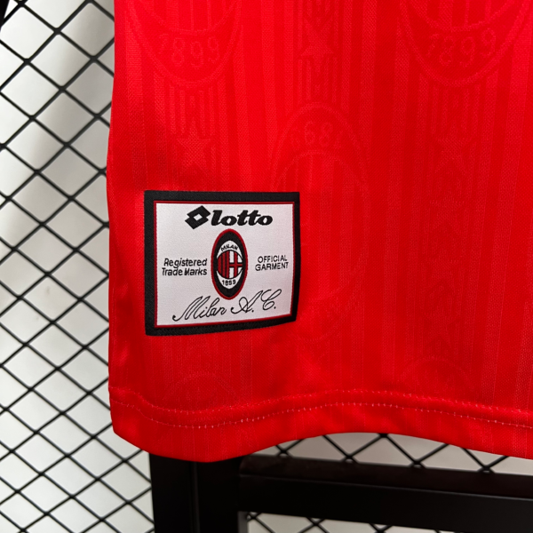 Maglia retrò rossa AC Milan 1997-1998 con etichetta