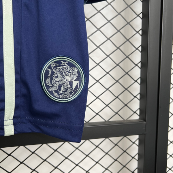 completo bambino Ajax blu 2025-2026 stemma