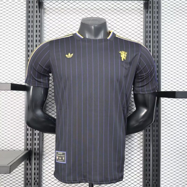 Nuova maglia nera Manchester United 2025-2026