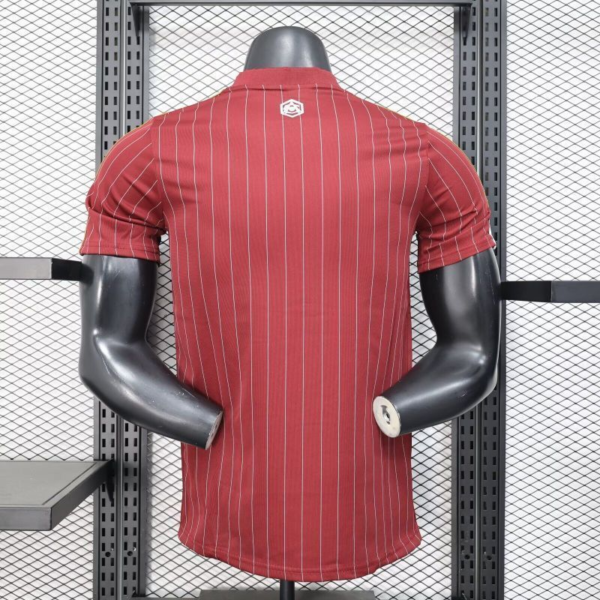 Nuova maglia rossa Arsenal 2025-2026 con numero