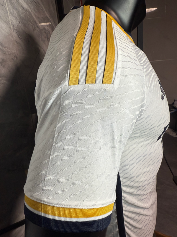 maglia Modrić Real Madrid 2023-2024 manica-1